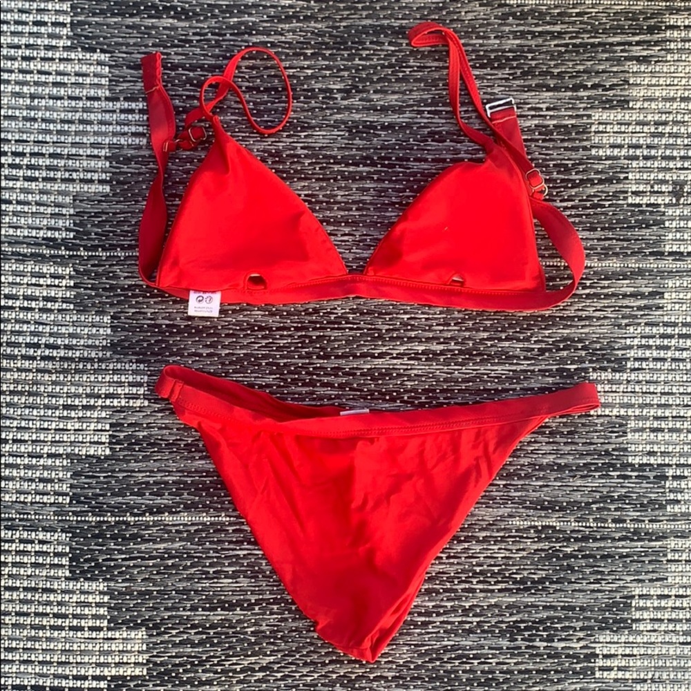 Red bikini - Picture 2 of 4